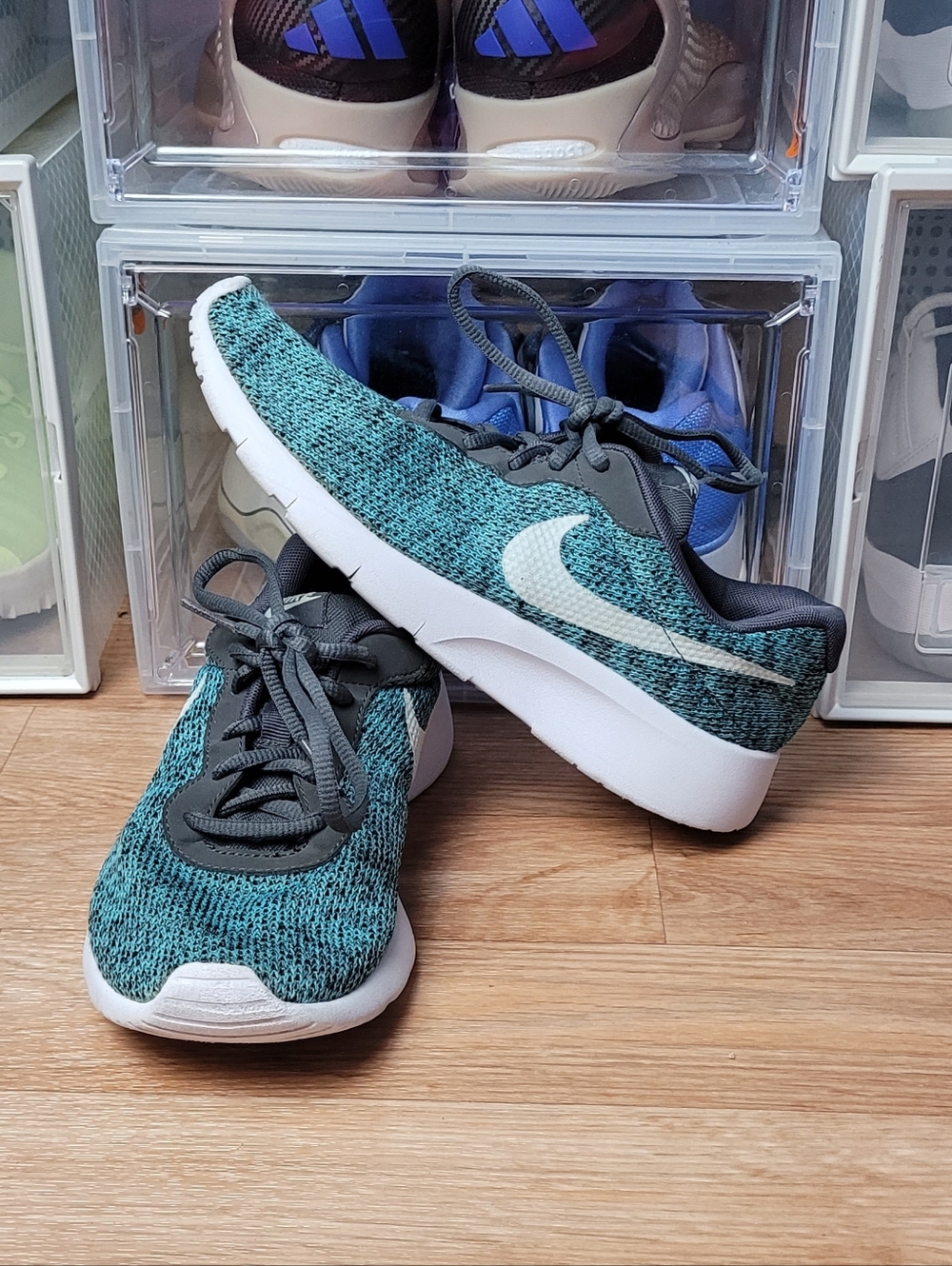 Nike| Youth unisex girls or boys Tanjun athletic shoes Size 6Y